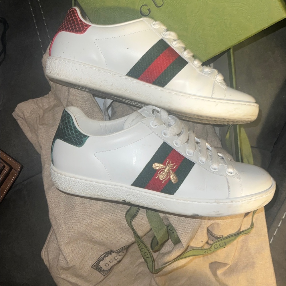 Gucci ACE Sneakers with Web Stripe and Bee ๐ - Picture 4 of 12